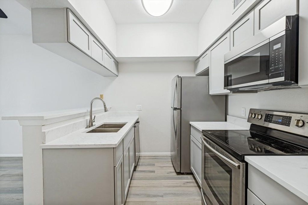 2626 Holly Hall Street - Photo 6