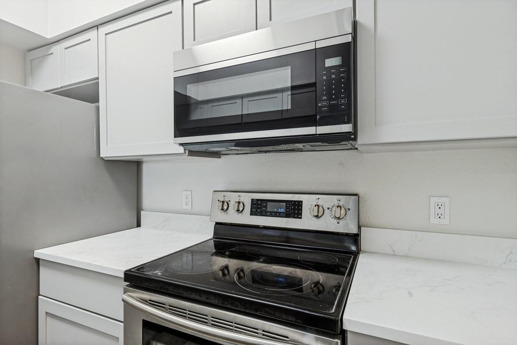 2626 Holly Hall Street - Photo 8