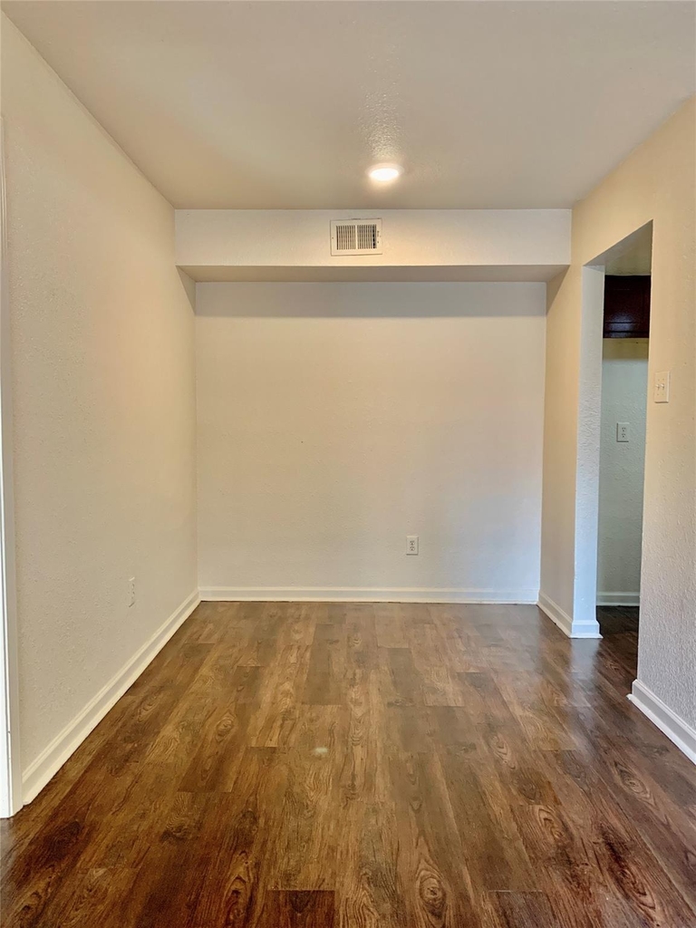 8100 Creekbend Drive - Photo 5