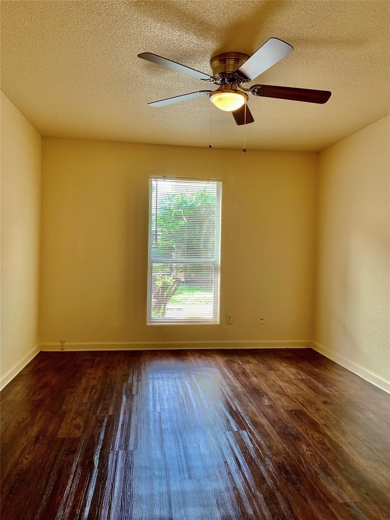 8100 Creekbend Drive - Photo 11