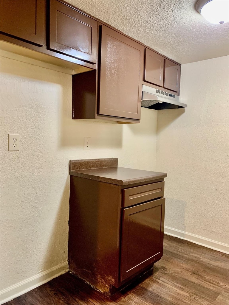 8100 Creekbend Drive - Photo 7