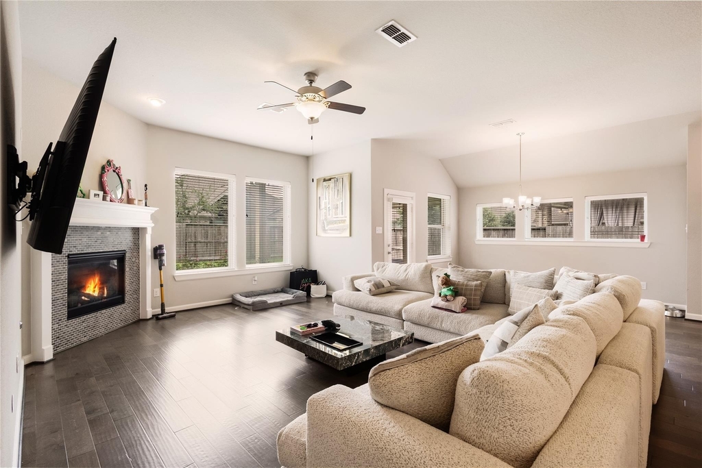 3911 Ballard - Photo 9
