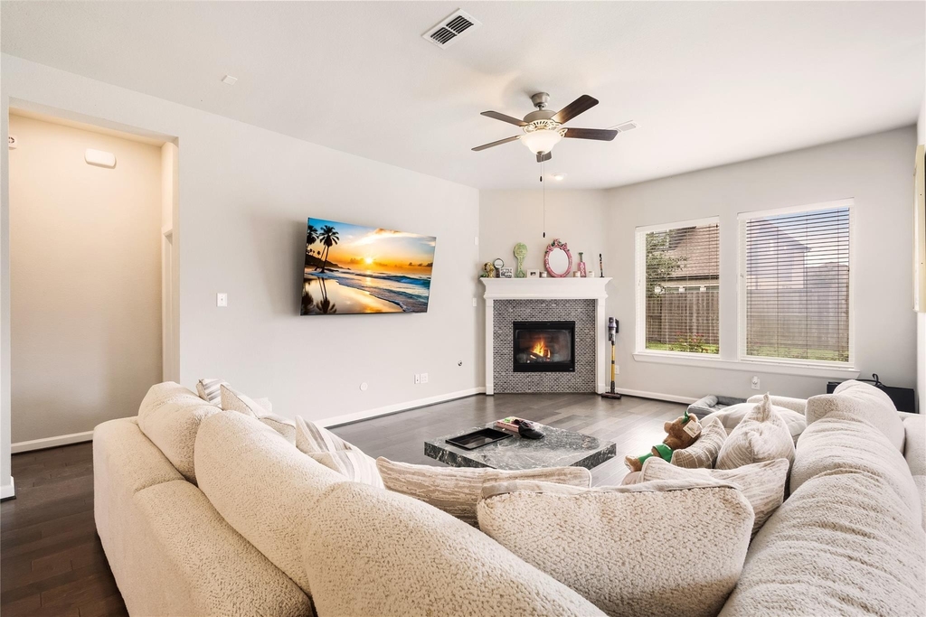 3911 Ballard - Photo 7