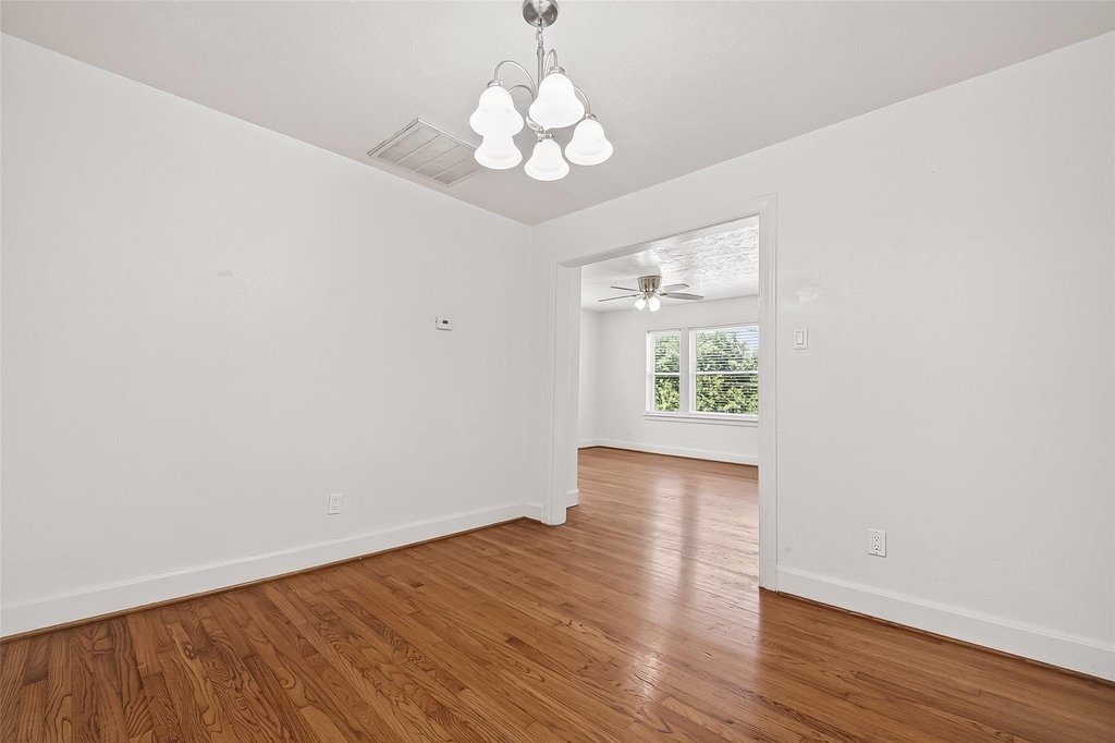 609 Cortlandt Street - Photo 9