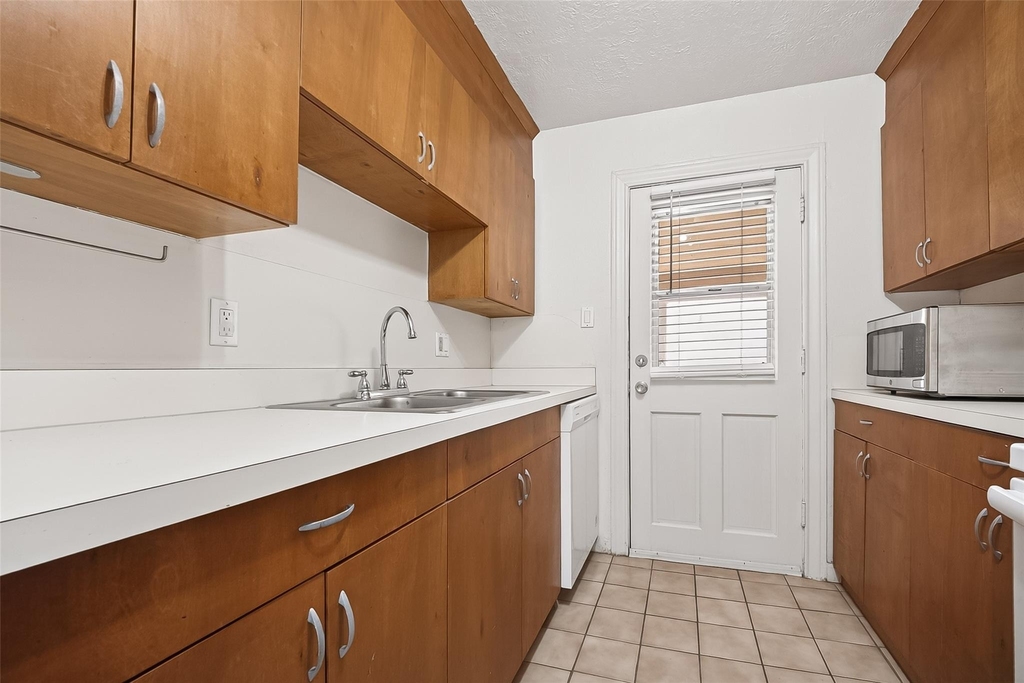 609 Cortlandt Street - Photo 10