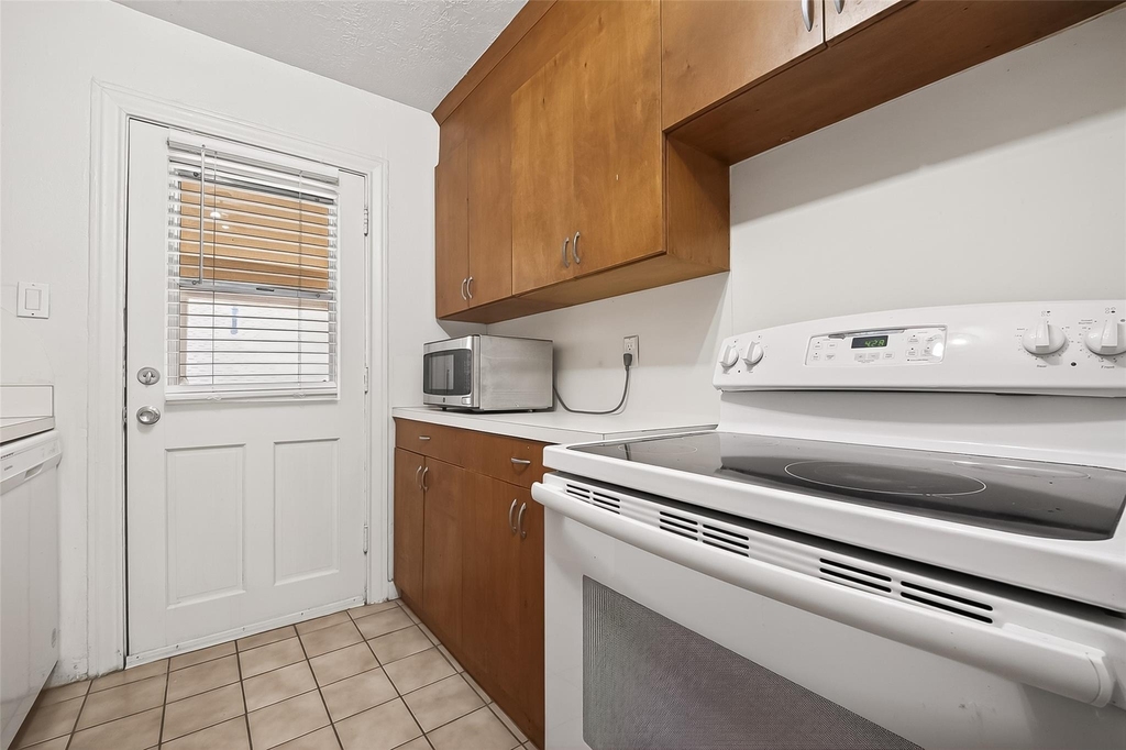 609 Cortlandt Street - Photo 11