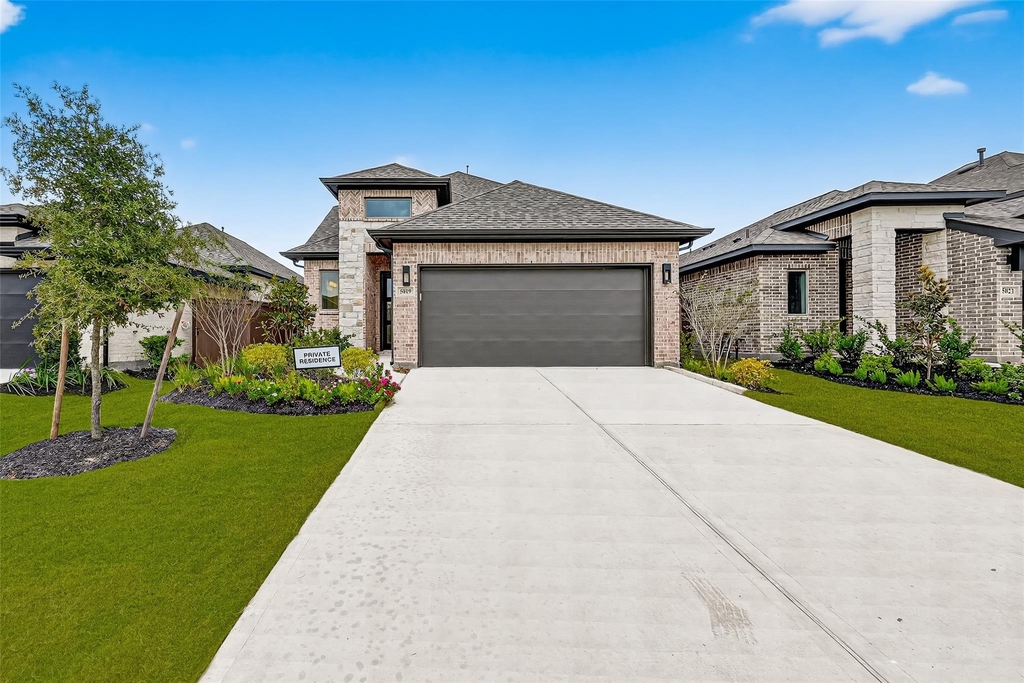 5019 Bowen Prairie Drive - Photo 0