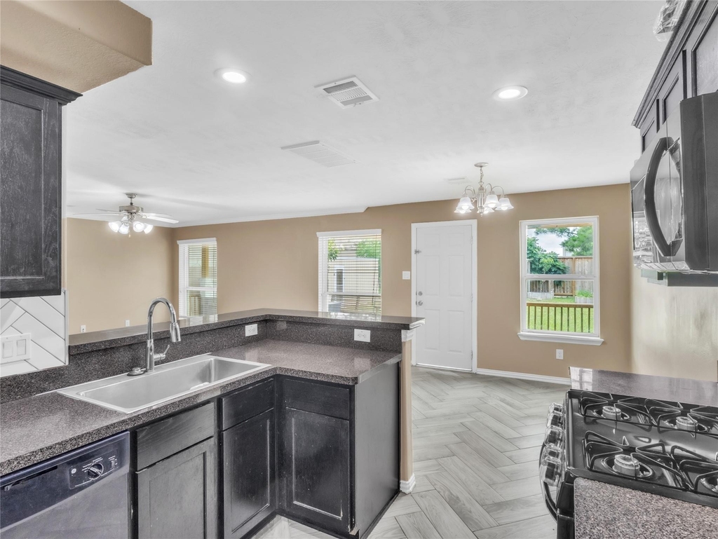 1418 Banbury Court - Photo 11