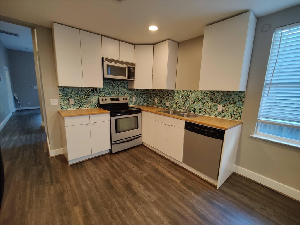 711 Graham Place - Photo 10