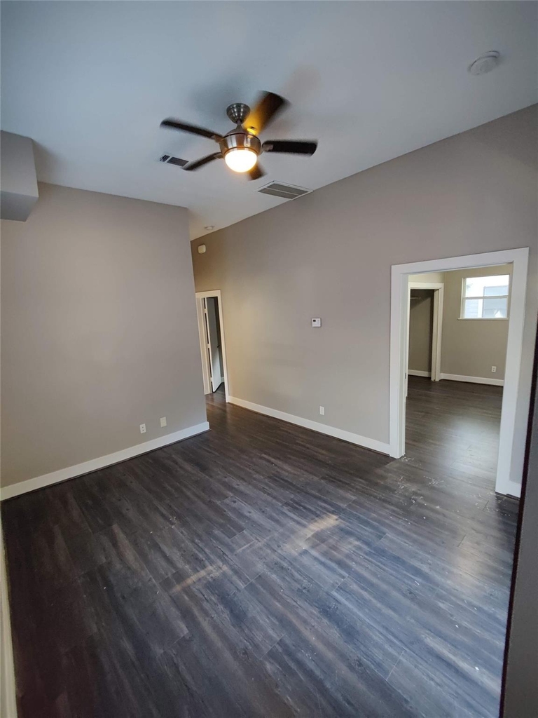 711 Graham Place - Photo 1