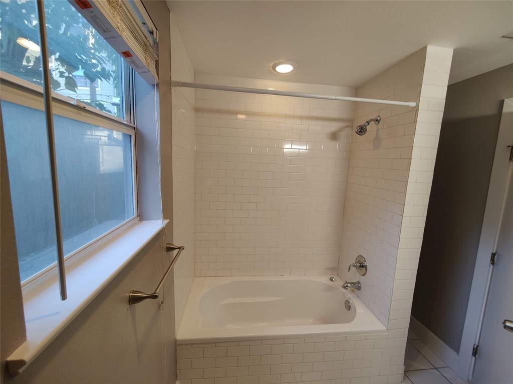 711 Graham Place - Photo 8