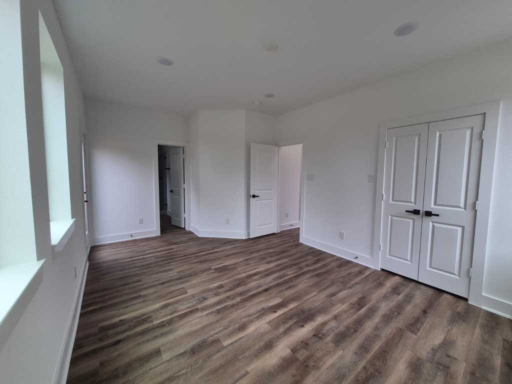 3217 St Emanuel - Photo 3