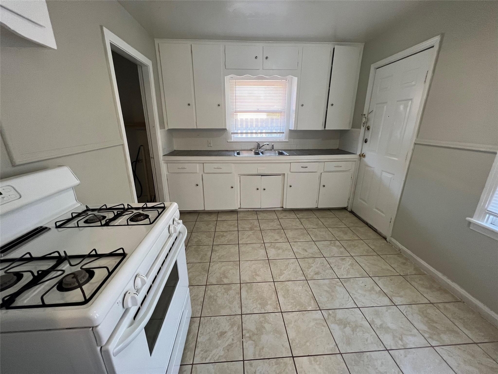 222 Ruslee Street - Photo 4