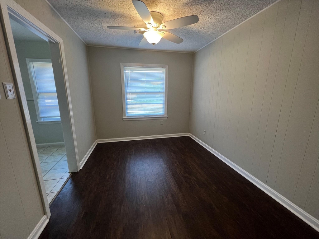 222 Ruslee Street - Photo 2