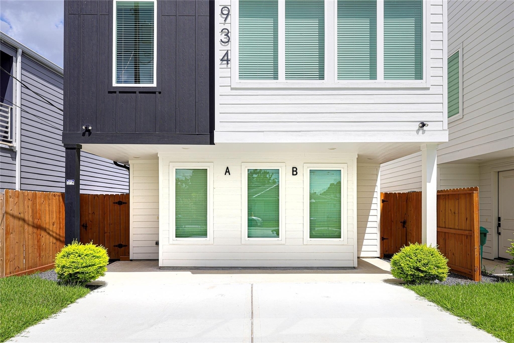 934 South Lane - Photo 1