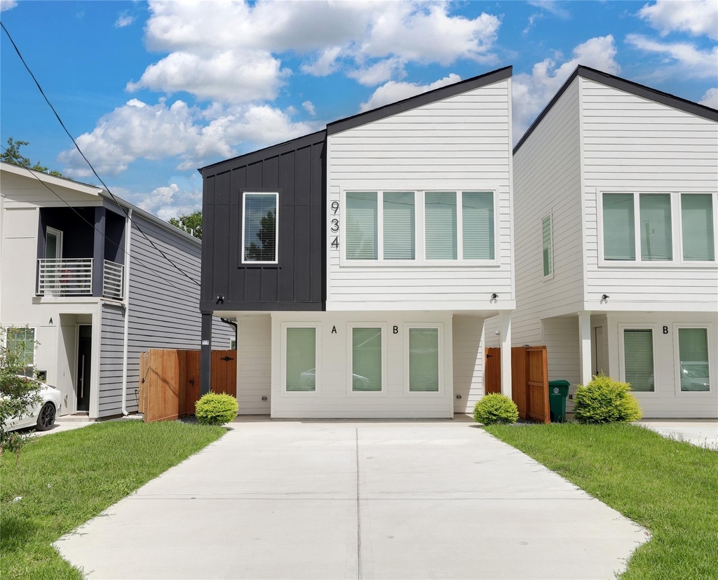 934 South Lane - Photo 0