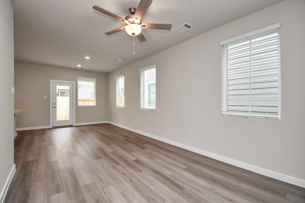 8408 Rising Stream Drive - Photo 9