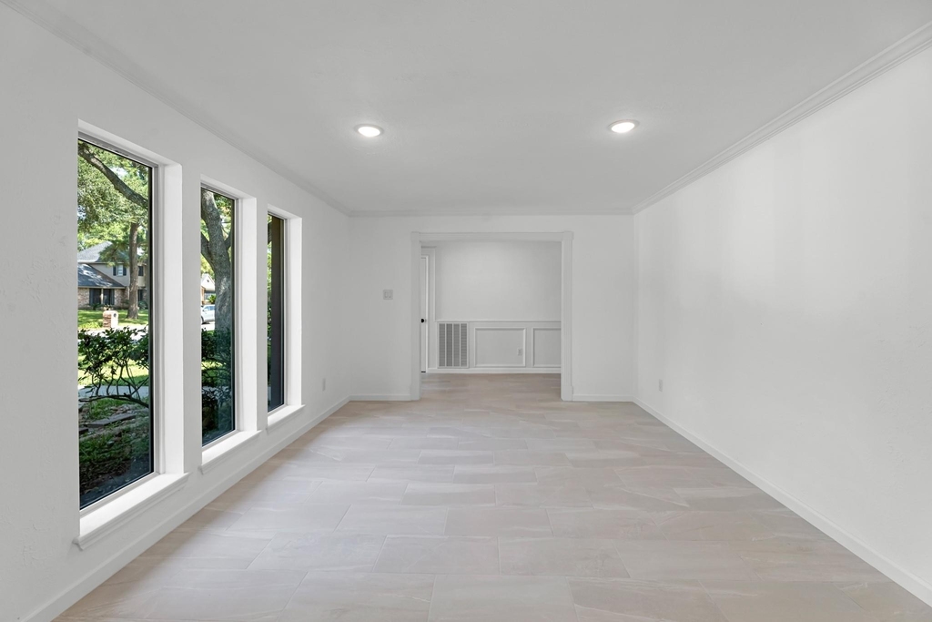 8011 Liberty Elm Court - Photo 4