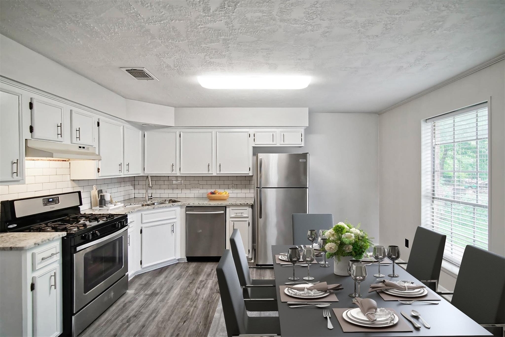 308 Lawrence Street - Photo 9
