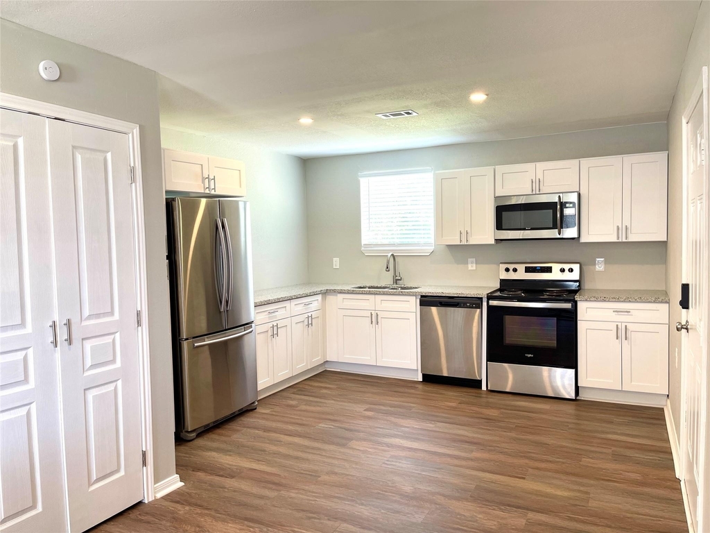 2618 Rosalee Street - Photo 2