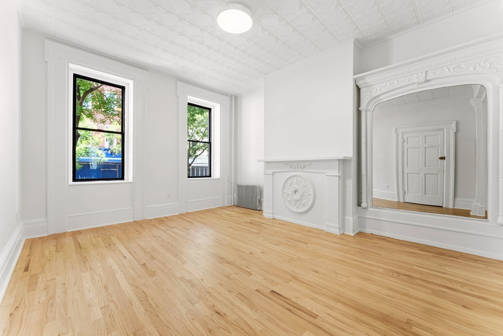 163 Bedford Avenue - Photo 4