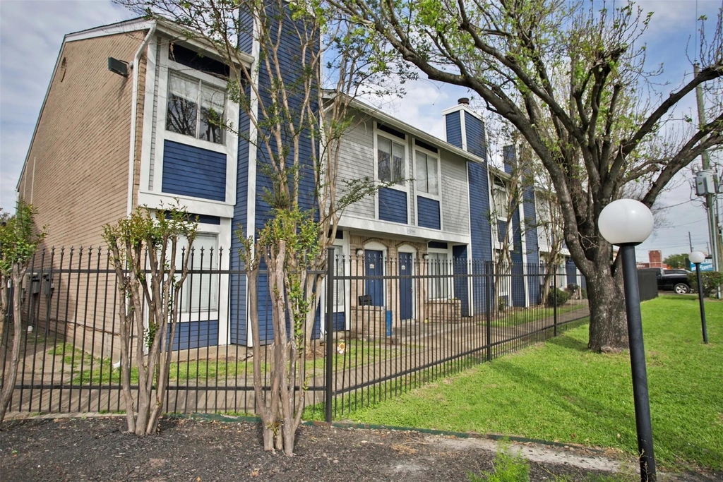 2700 S Dairy Ashford Road - Photo 0