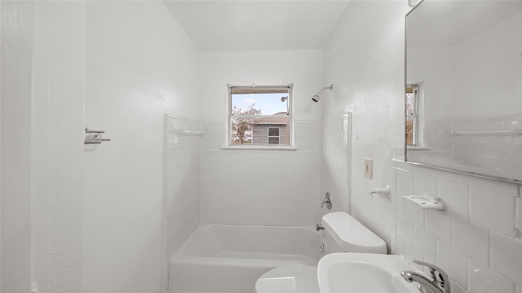 8171 Redfern Drive - Photo 9