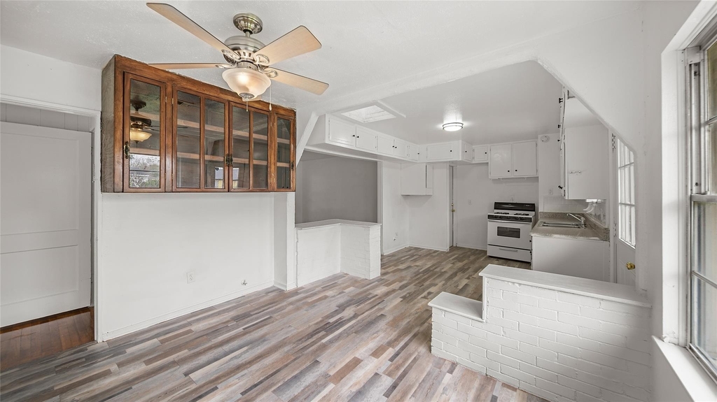 8171 Redfern Drive - Photo 4