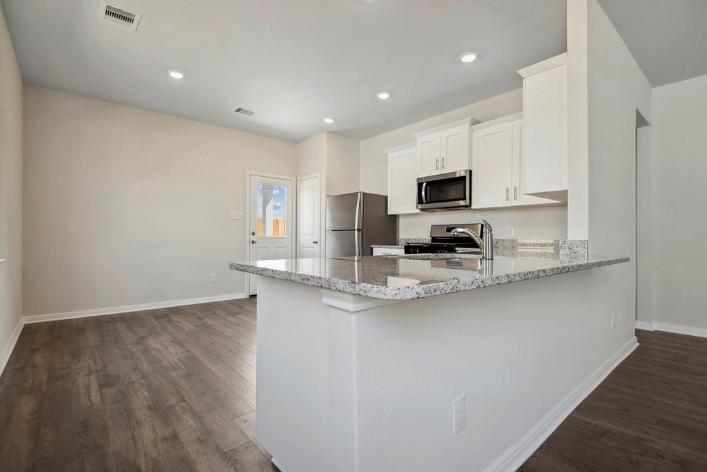 15858 Berry Hill Drive - Photo 3