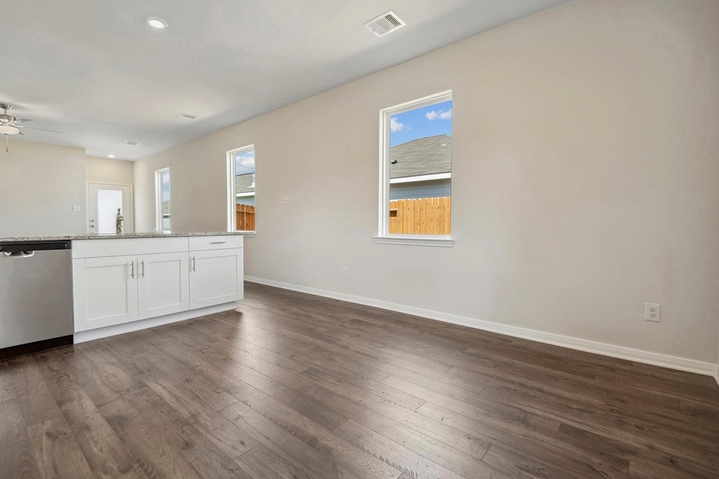 15858 Berry Hill Drive - Photo 6