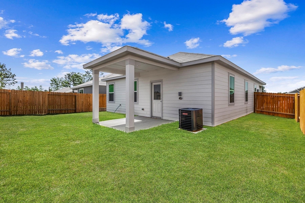 15858 Berry Hill Drive - Photo 1