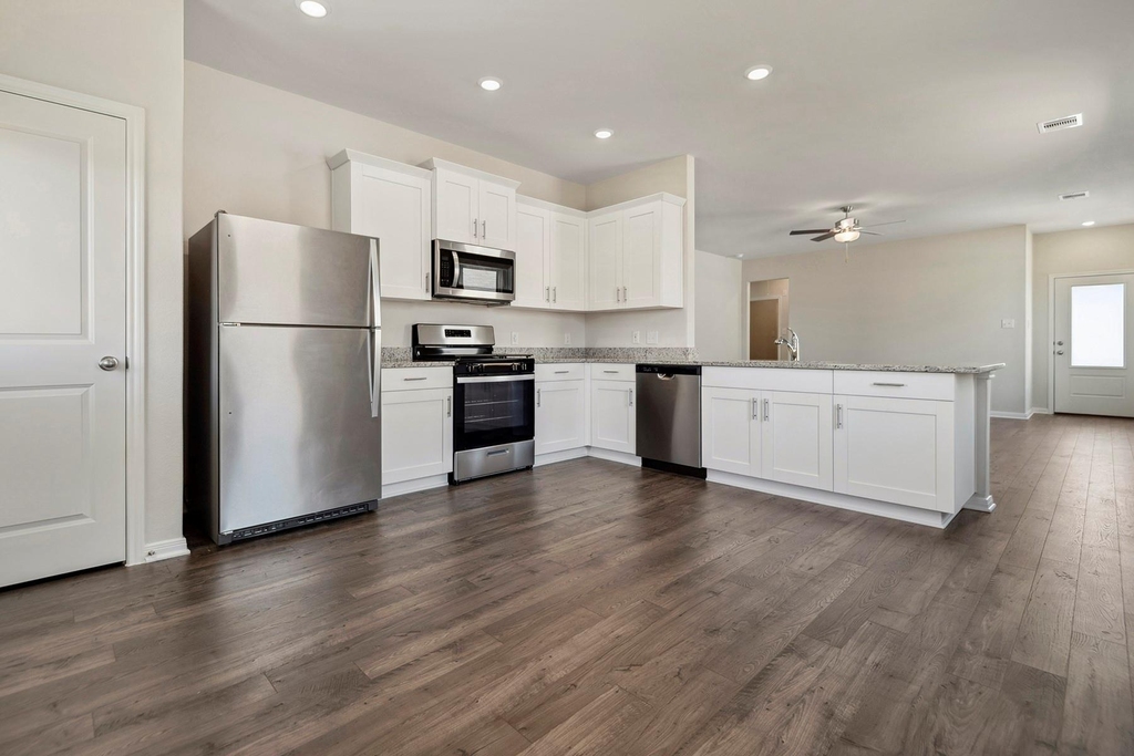 15858 Berry Hill Drive - Photo 5