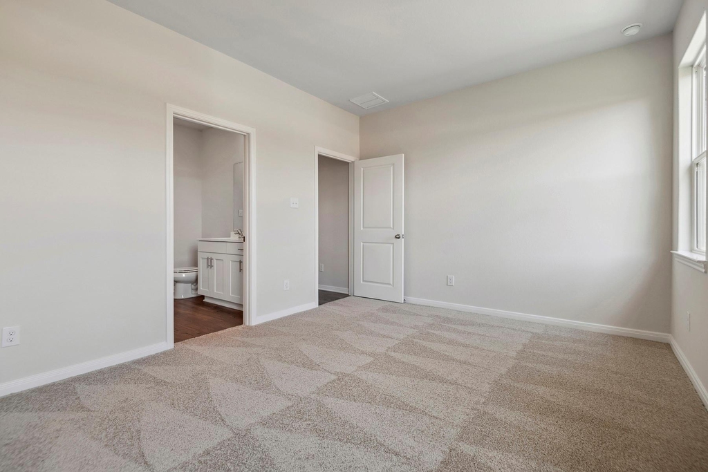 15858 Berry Hill Drive - Photo 9