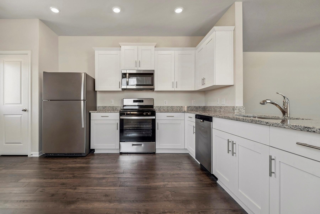 15858 Berry Hill Drive - Photo 4