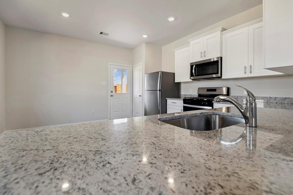 15858 Berry Hill Drive - Photo 7