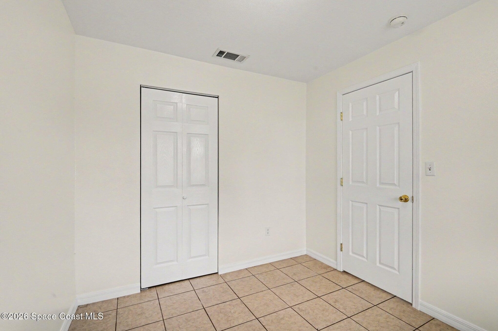 255 W Towne Place - Photo 9