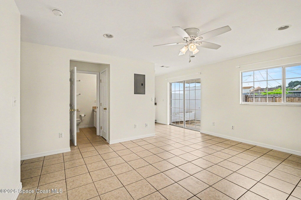 255 W Towne Place - Photo 11