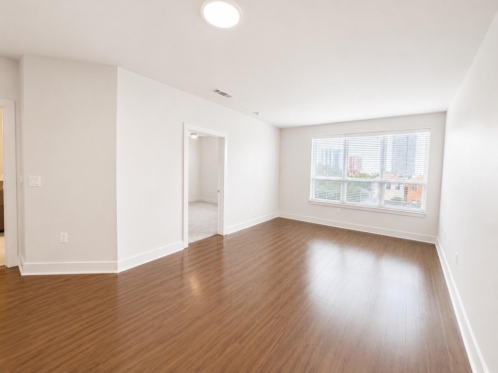 1340 W Gray Street - Photo 2