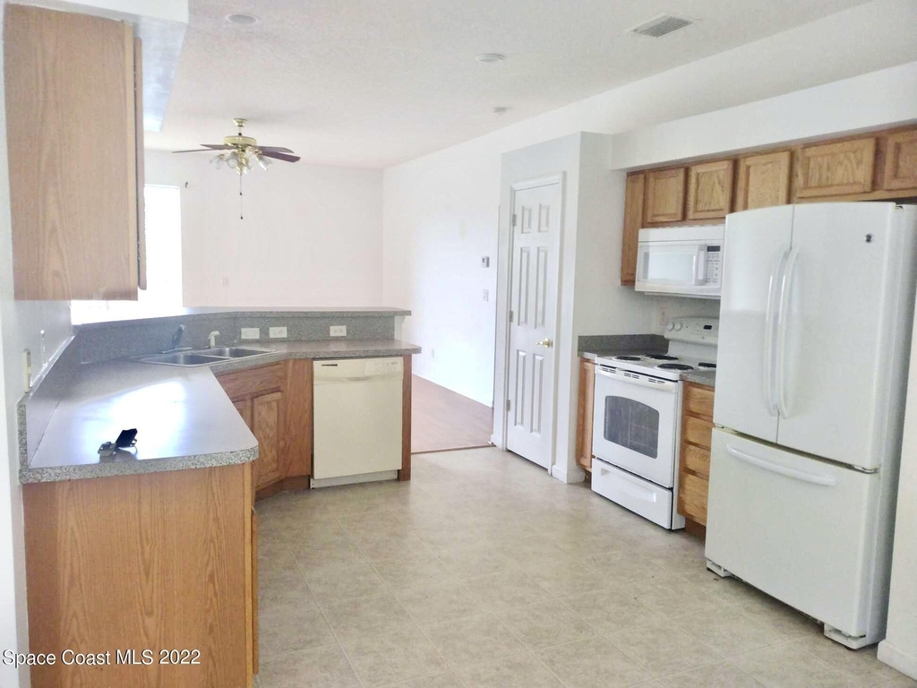 1387 Ginza Road Nw - Photo 2