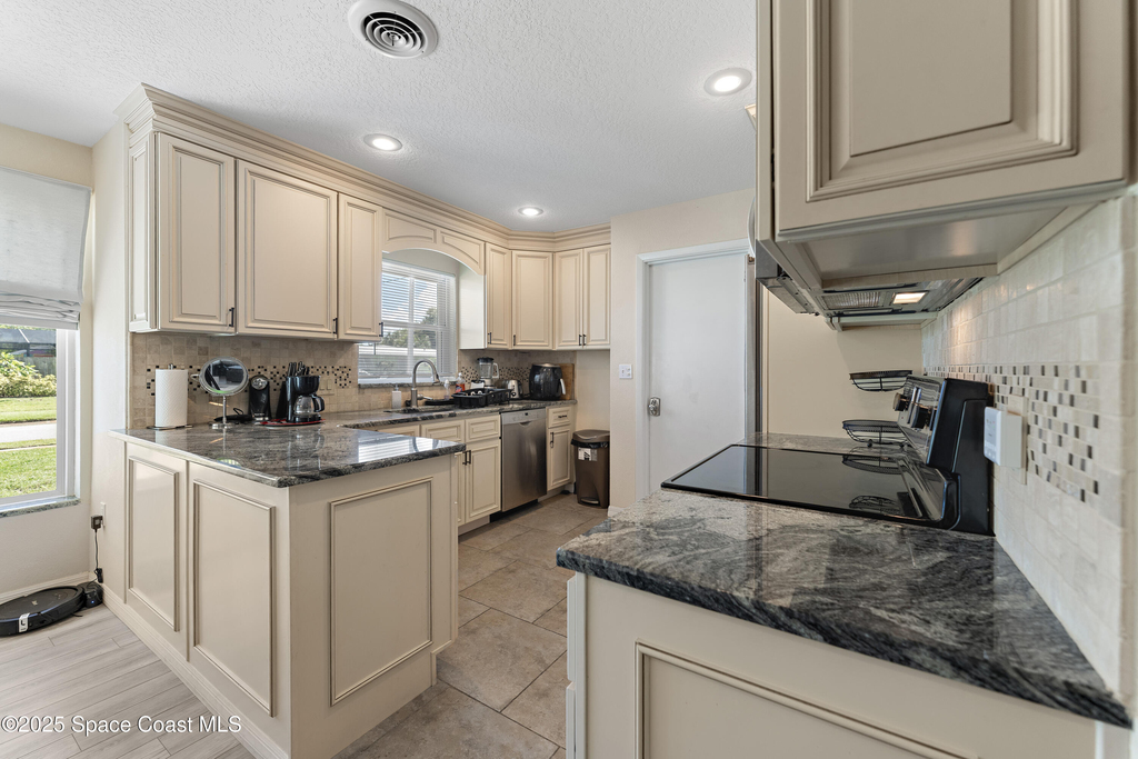 116 Royal Palm Avenue - Photo 6