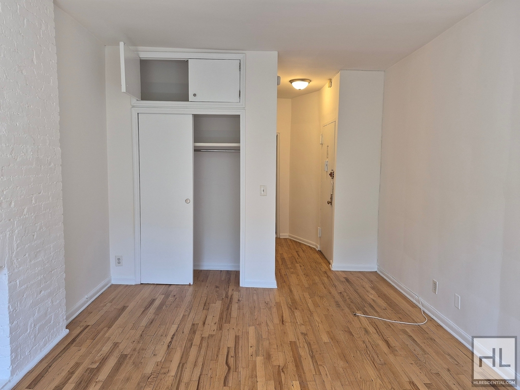 East 83 Street - Photo 1