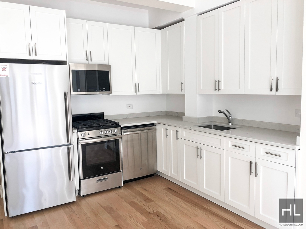 East 56 Street - Photo 1