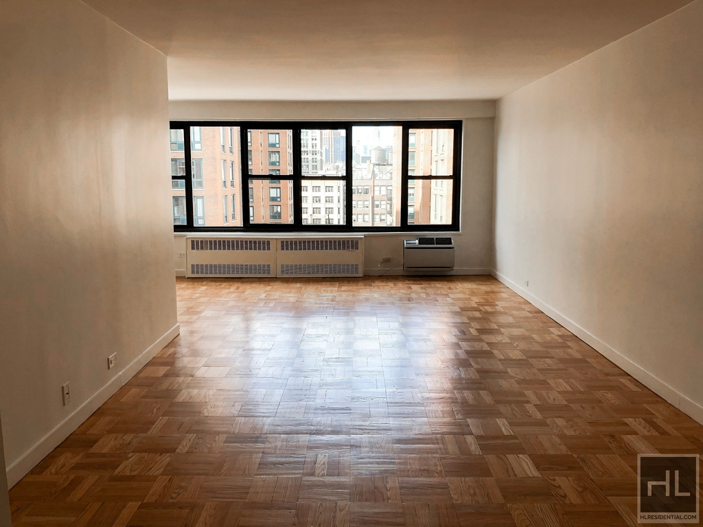 Fourth Avenue - Photo 1