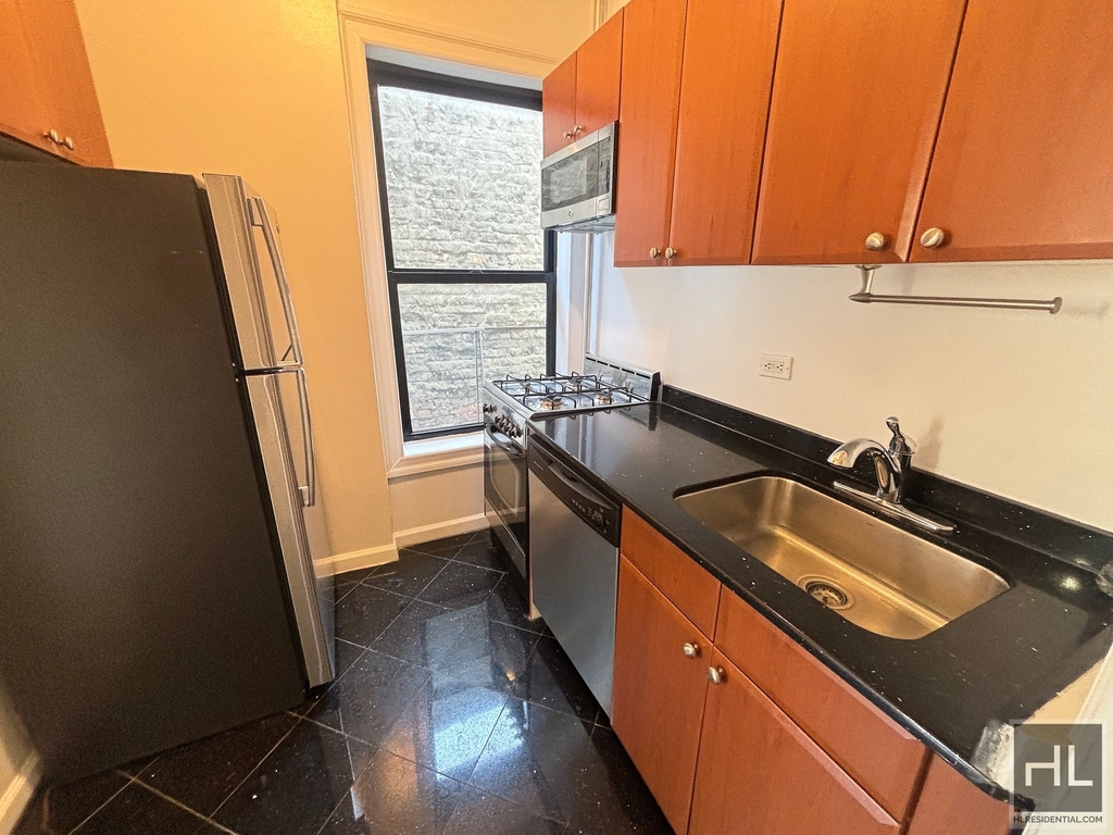 East 12th Street - Photo 1