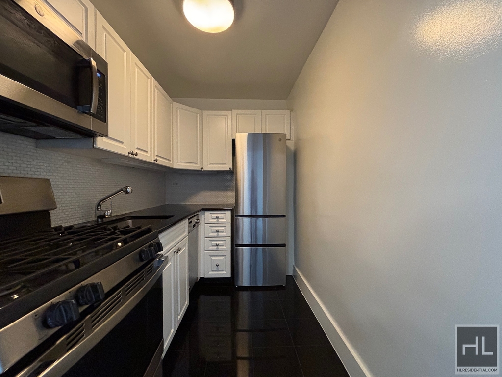East 63 Street - Photo 3