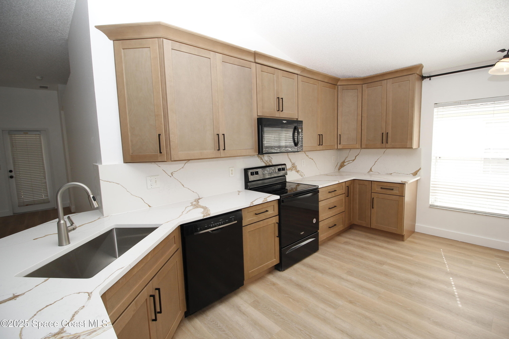 2440 Bridgeport Circle - Photo 4
