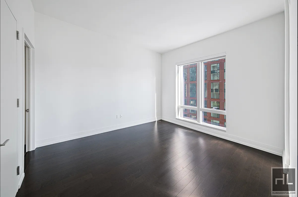 10th Avenue - Photo 2