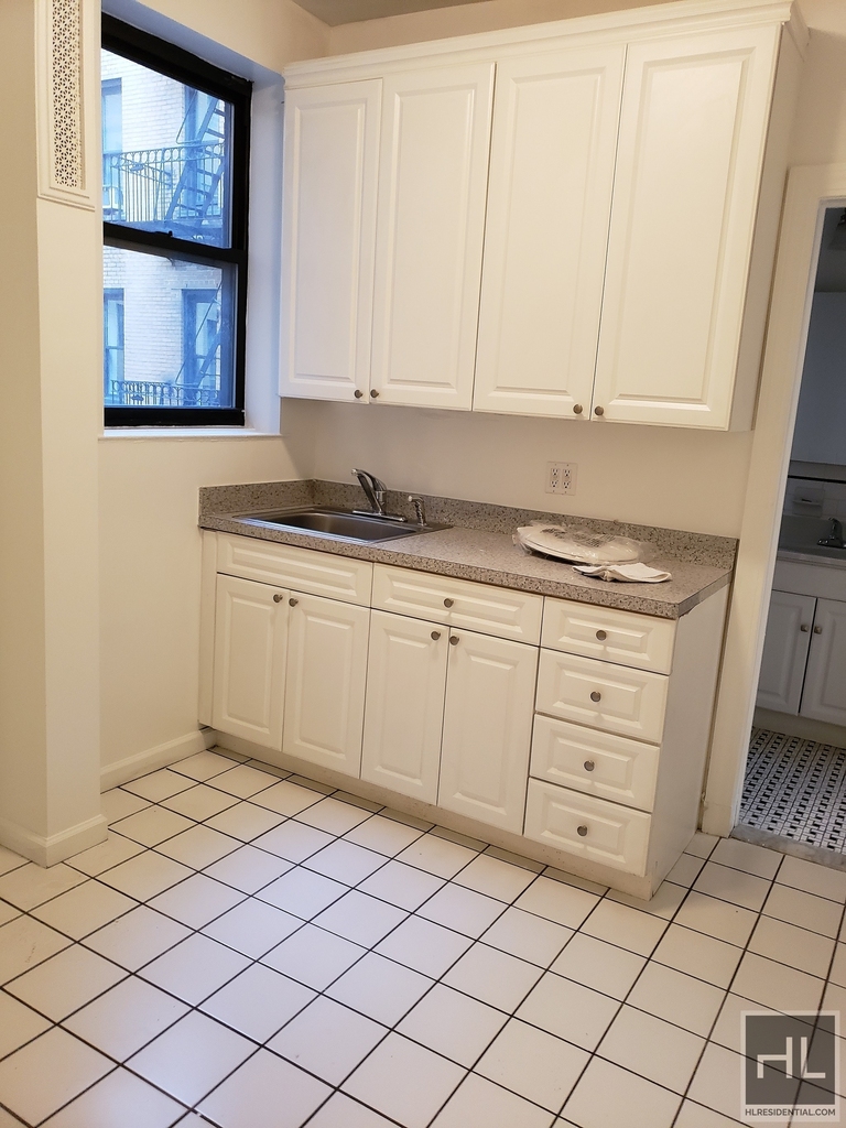 West 45 Street - Photo 3