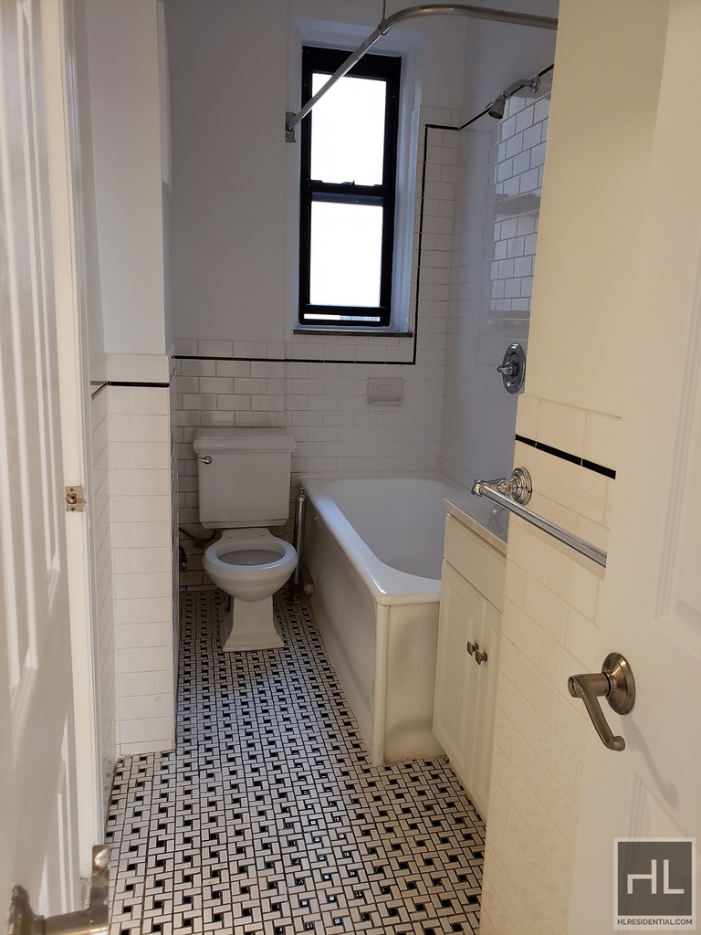 West 45 Street - Photo 4