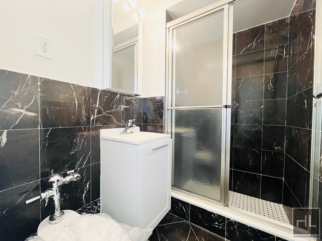 East 79th Street - Photo 5